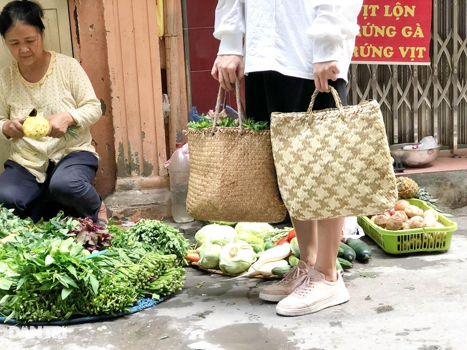 Hồi sinh làn cỏ để đi chợ, cô gái lan tỏa cách nói không với túi nilon - 7 Hồi sinh làn cỏ để đi chợ, cô gái lan tỏa cách nói không với túi nilon - 7
