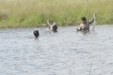 Cứu kịp thời một bé gái bị đuối nước nguy kịch