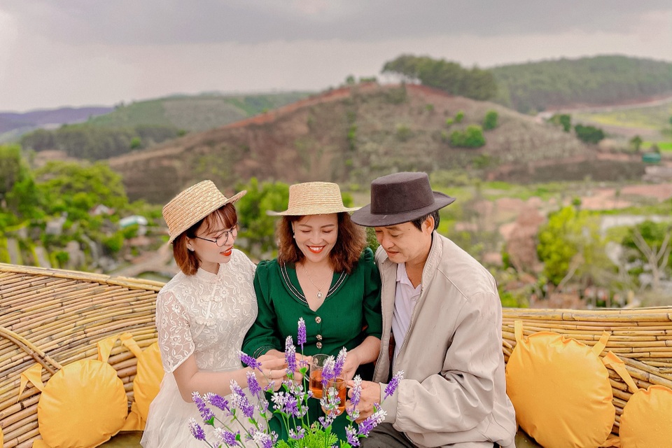 Thán Uy - hot blogger đa tài, gợi cảm lại có tính cách rất… đàn ông - 8 Thán Uy - hot blogger đa tài, gợi cảm lại có tính cách rất… đàn ông - 8