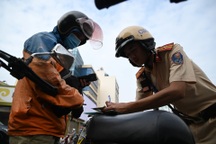 Người giao hàng ở TPHCM bất ngờ vì mức phạt tăng gấp 10 lần