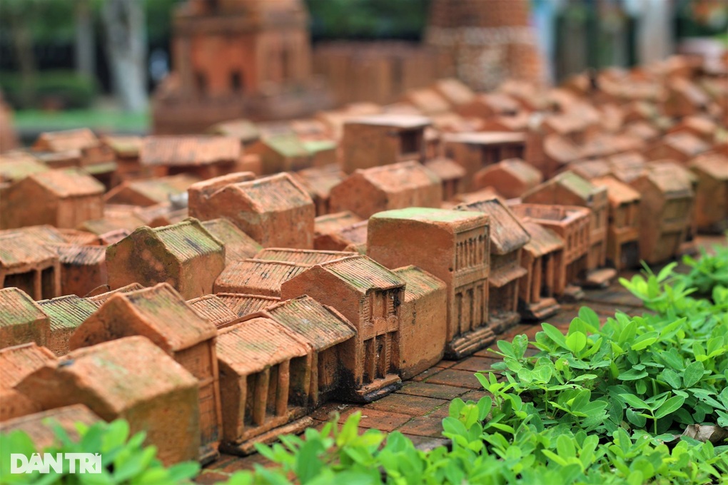 Kỳ quan thế giới phiên bản gốm độc đáo ở Hội An - 10 Kỳ quan thế giới phiên bản gốm độc đáo ở Hội An - 10