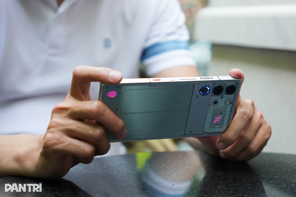 Đánh giá RedMagic 10 Pro: Điện thoại cho game thủ, hạn chế về camera và AI - 15 Đánh giá RedMagic 10 Pro: Điện thoại cho game thủ, hạn chế về camera và AI - 15