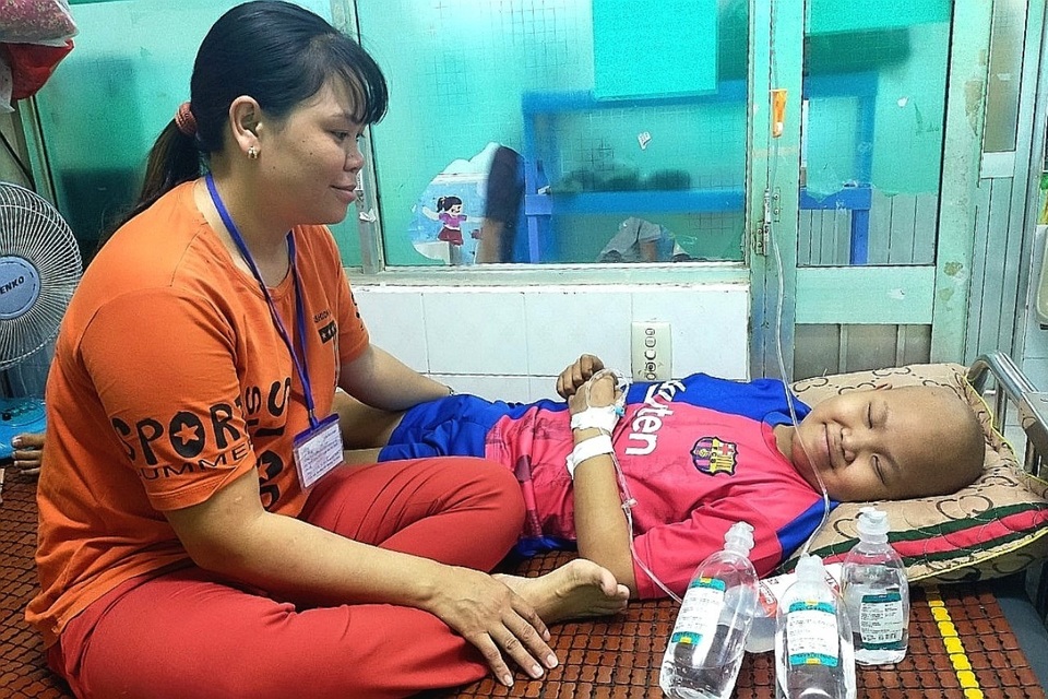 Chàng trai mắc bệnh hiểm nghèo: Con chết mẹ không có tiền mua quan tài đâu - 6 Chàng trai mắc bệnh hiểm nghèo: Con chết mẹ không có tiền mua quan tài đâu - 6