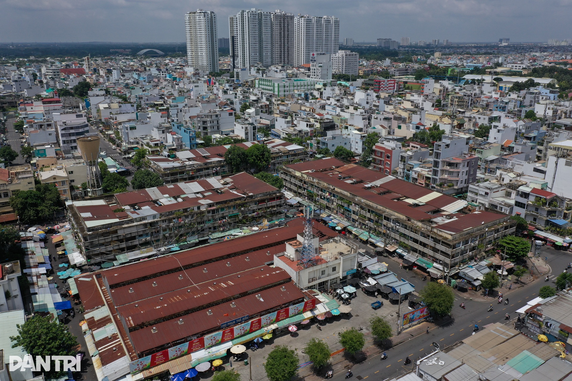 Hàng trăm hộ dân sống trong lo sợ tại chung cư hơn nửa thế kỷ ở TPHCM - 2 Hàng trăm hộ dân sống trong lo sợ tại chung cư hơn nửa thế kỷ ở TPHCM - 2