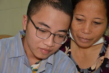 Hoàn cảnh chàng trai mồ côi nguy kịch: Cái gì trong nhà bán được chị đã bán