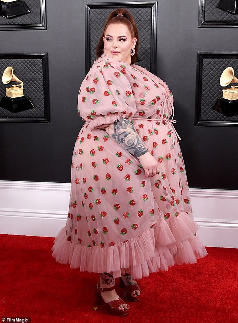 Váy xấu của người mẫu ngoại cỡ Tess Holliday bỗng hot trên mạng - 1 Váy xấu của người mẫu ngoại cỡ Tess Holliday bỗng hot trên mạng - 1