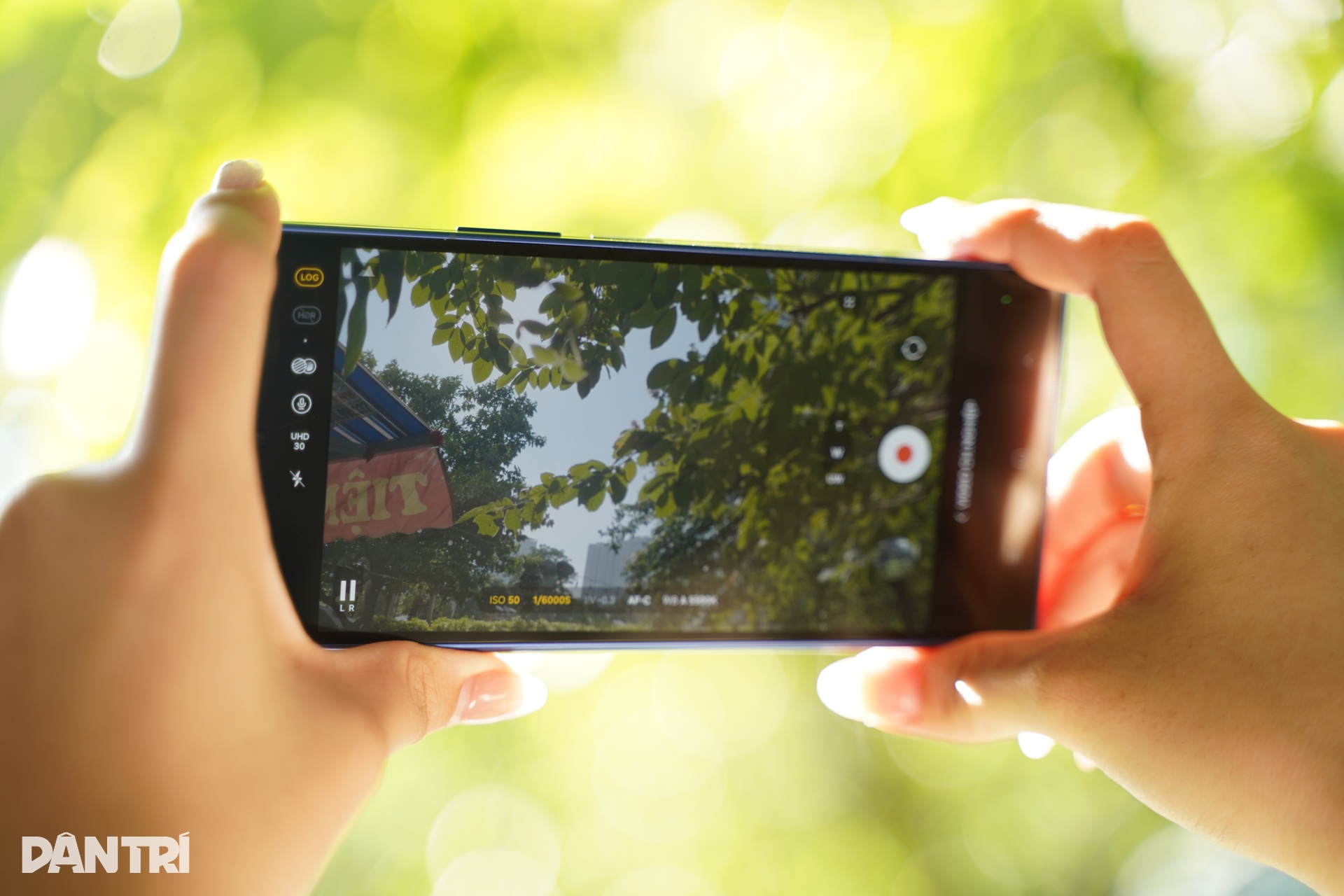 Đánh giá Samsung Galaxy Z Fold7: Mỏng nhẹ, đa nhiệm nhưng có đánh đổi - 22 Đánh giá Samsung Galaxy Z Fold7: Mỏng nhẹ, đa nhiệm nhưng có đánh đổi - 22