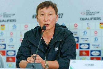 HLV Kim Sang Sik: "Quan trọng là tuyển Việt Nam ghi bàn và chiến thắng"