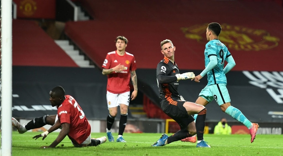 Trọng tài quay lưng, Liverpool vẫn thắng ngoạn mục trước Man Utd - 11 Trọng tài quay lưng, Liverpool vẫn thắng ngoạn mục trước Man Utd - 11