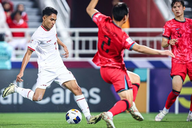 Cổ động viên châu Á phấn khích khi U23 Indonesia thắng Hàn Quốc