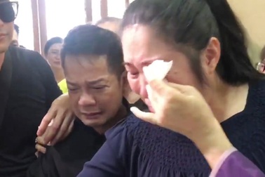 Minh Nhí, Hồng Vân khóc nức nở khi khi trang điểm cho Anh Vũ lần cuối