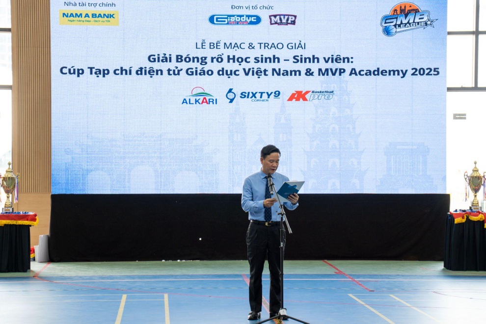 Điểm đặc biệt trong buổi Lễ Bế mạc Giải Bóng rổ Học sinh - Sinh viên Hà Nội - 1 Điểm đặc biệt trong buổi Lễ Bế mạc Giải Bóng rổ Học sinh - Sinh viên Hà Nội - 1