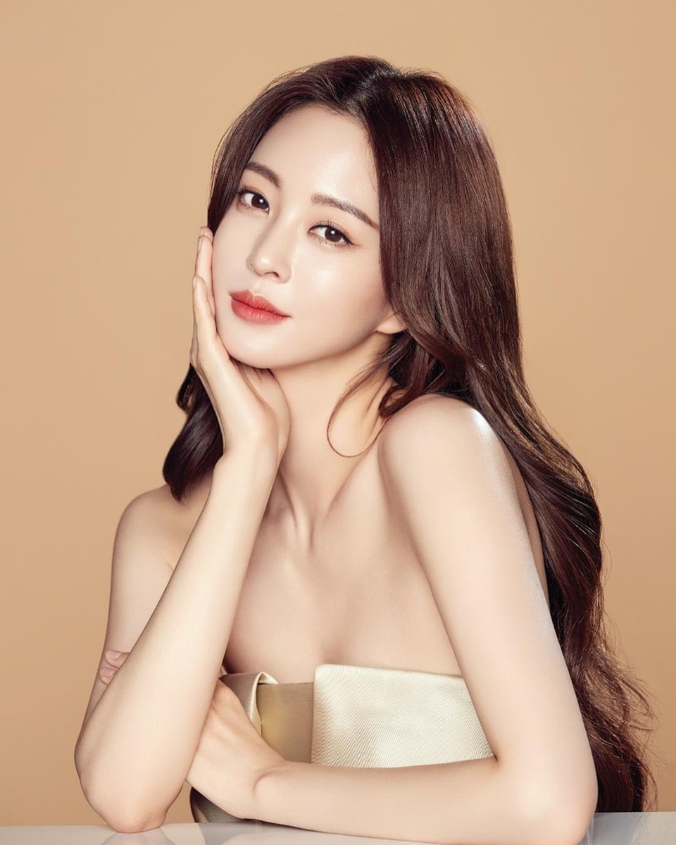 Chị đẹp Han Ye Seul nổi giận vì bạn trai kém tuổi bị tố là trai bao - 1 Chị đẹp Han Ye Seul nổi giận vì bạn trai kém tuổi bị tố là trai bao - 1