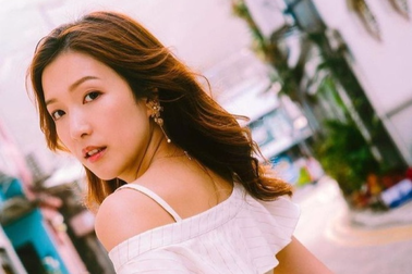 Chia tay bạn trai tỷ phú, Á hậu Hong Kong sống thu mình và nghèo khổ