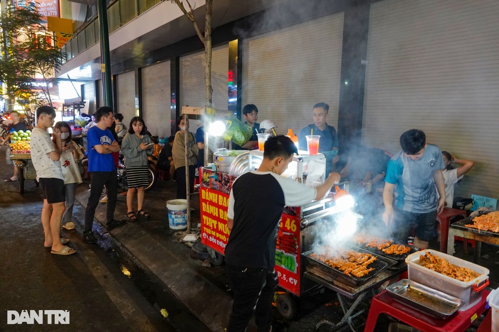 Grilled skewers have a turnover of more than 16 million VND/day: The secret to crowded customers - 5