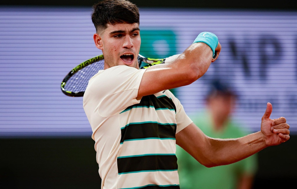 Alcaraz សងសឹក Marozsan ឈានមុខ Roland Garros - ១ Alcaraz phục thù Marozsan, tiến bước tại Roland Garros - 1