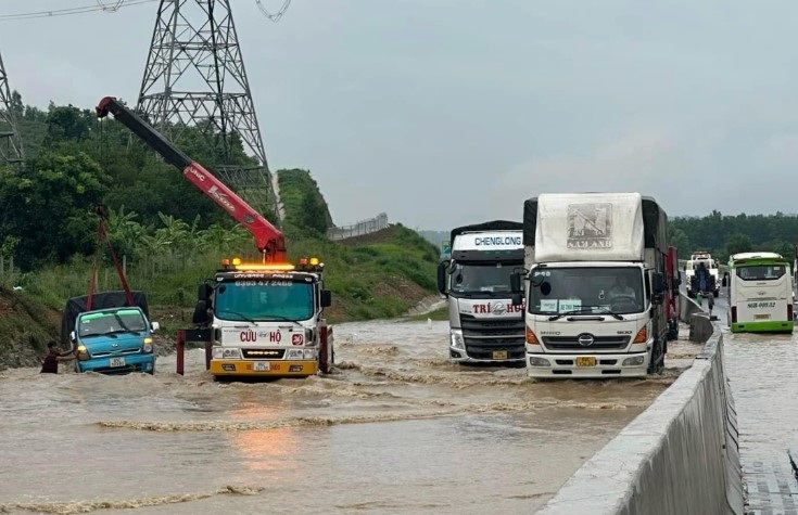 Nhanh hay chậm với cao tốc ngập nước - 1 Nhanh hay chậm với cao tốc ngập nước - 1