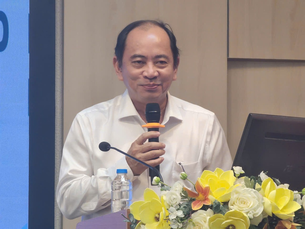Junger Arzt überquert Wellen zum entferntesten Ort in Ho-Chi-Minh-Stadt - 5 Bác sĩ trẻ vượt sóng đến nơi xa nhất TPHCM - 5