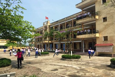 Thầy giáo dạy Văn bị 3 thanh niên hành hung tại trường