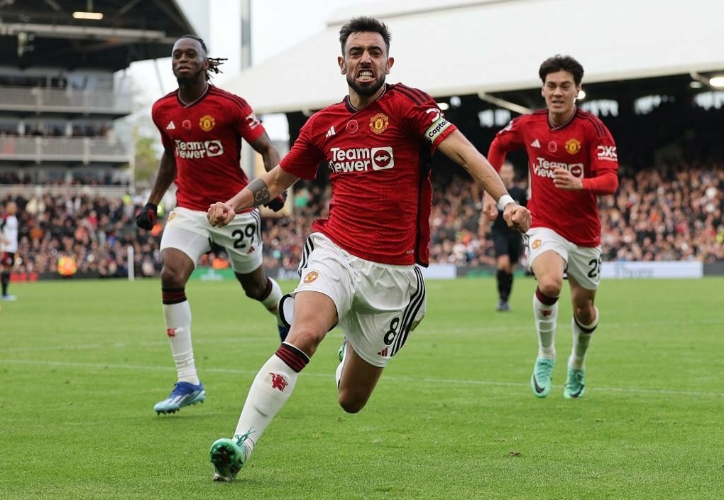 Fernandes scored in injury time to help Man Utd win against Fulham - 2