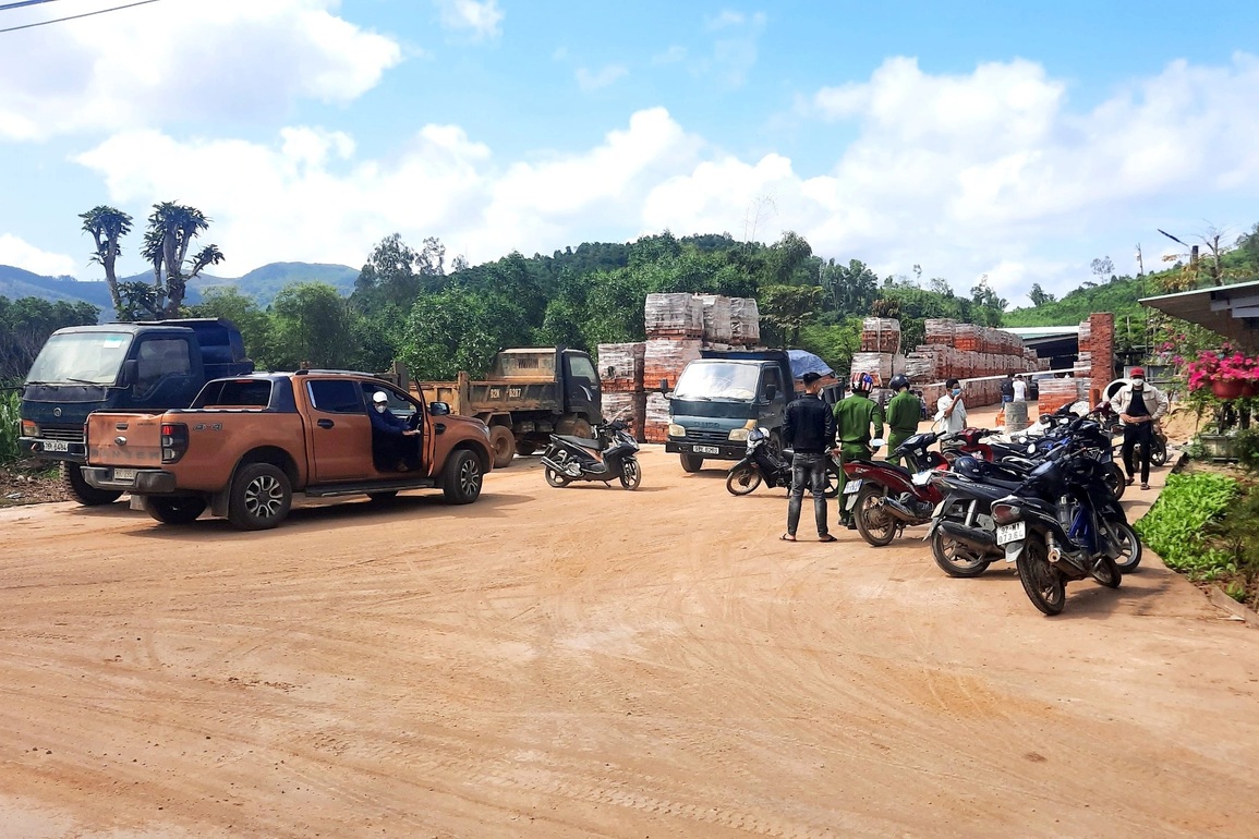 Vụ đánh công nhân gãy tay, gãy mũi: Giám đốc nổ quen tướng công an - 1 Vụ đánh công nhân gãy tay, gãy mũi: Giám đốc nổ quen tướng công an - 1