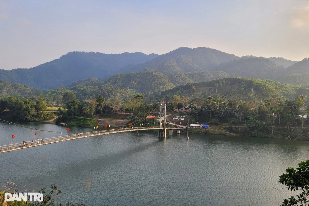 Hàng nghìn du khách lên rừng cầu may ngày đầu năm mới - 8 Hàng nghìn du khách lên rừng cầu may ngày đầu năm mới - 8