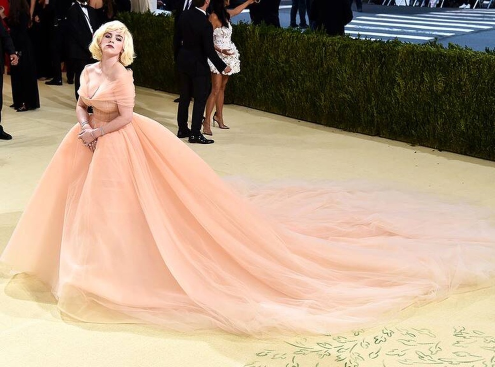 Choáng ngợp với loạt trang phục ấn tượng của mỹ nhân dự MET gala 2021 - 36 Choáng ngợp với loạt trang phục ấn tượng của mỹ nhân dự MET gala 2021 - 36