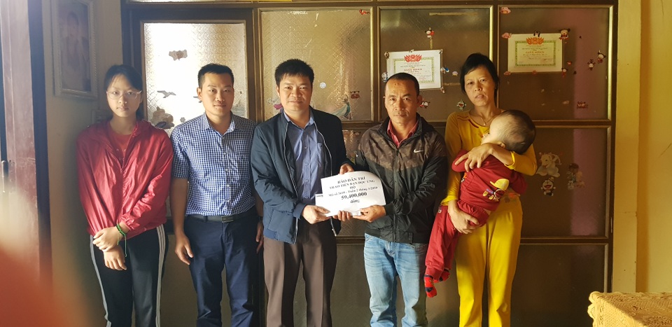 Bạn đọc giúp đỡ thêm gia đình cháu bé bị não úng thuỷ gần 60 triệu đồng - 1 Bạn đọc giúp đỡ thêm gia đình cháu bé bị não úng thuỷ gần 60 triệu đồng - 1