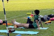 Lee Nguyễn chấn thương cổ chân khiến CLB TPHCM lo lắng