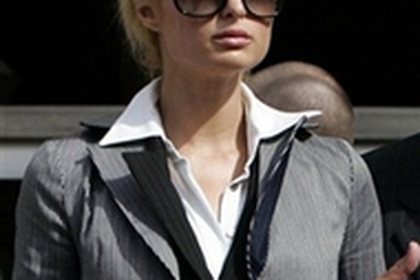 Ra tù, Paris Hilton sẽ tham gia talkshow "Larry King Live" 