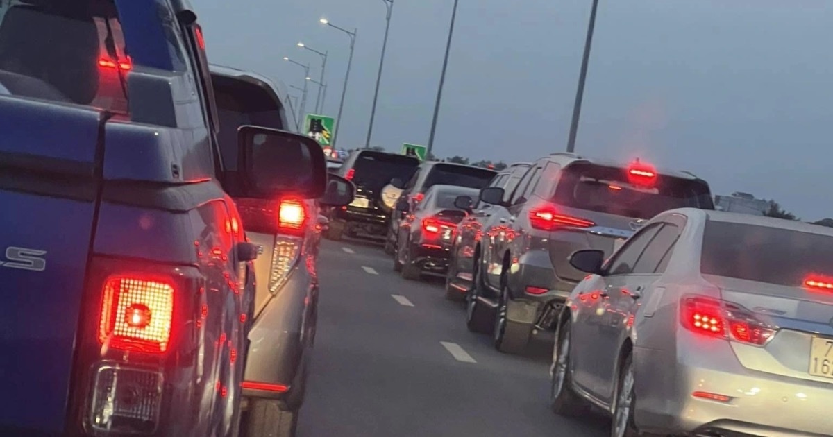 Nhiều tuyến đường hướng về TPHCM ùn tắc ngày cuối nghỉ lễ Giỗ Tổ