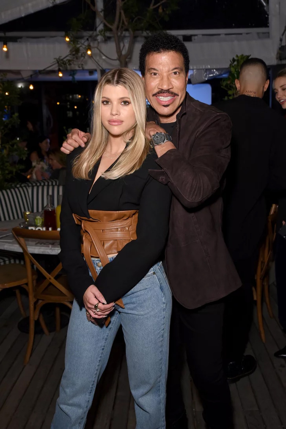 Danh ca U80 Lionel Richie và lần hiếm hoi xuất hiện bên bạn gái 32 tuổi - 2 Danh ca U80 Lionel Richie và lần hiếm hoi xuất hiện bên bạn gái 32 tuổi - 2