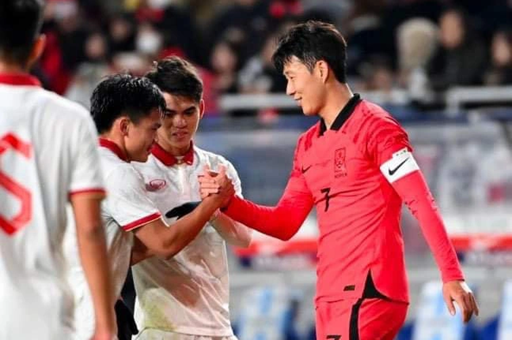 Hành động cực đẹp của Son Heung Min khi cầu thủ Việt Nam nhận thẻ đỏ - 2 Hành động cực đẹp của Son Heung Min khi cầu thủ Việt Nam nhận thẻ đỏ - 2
