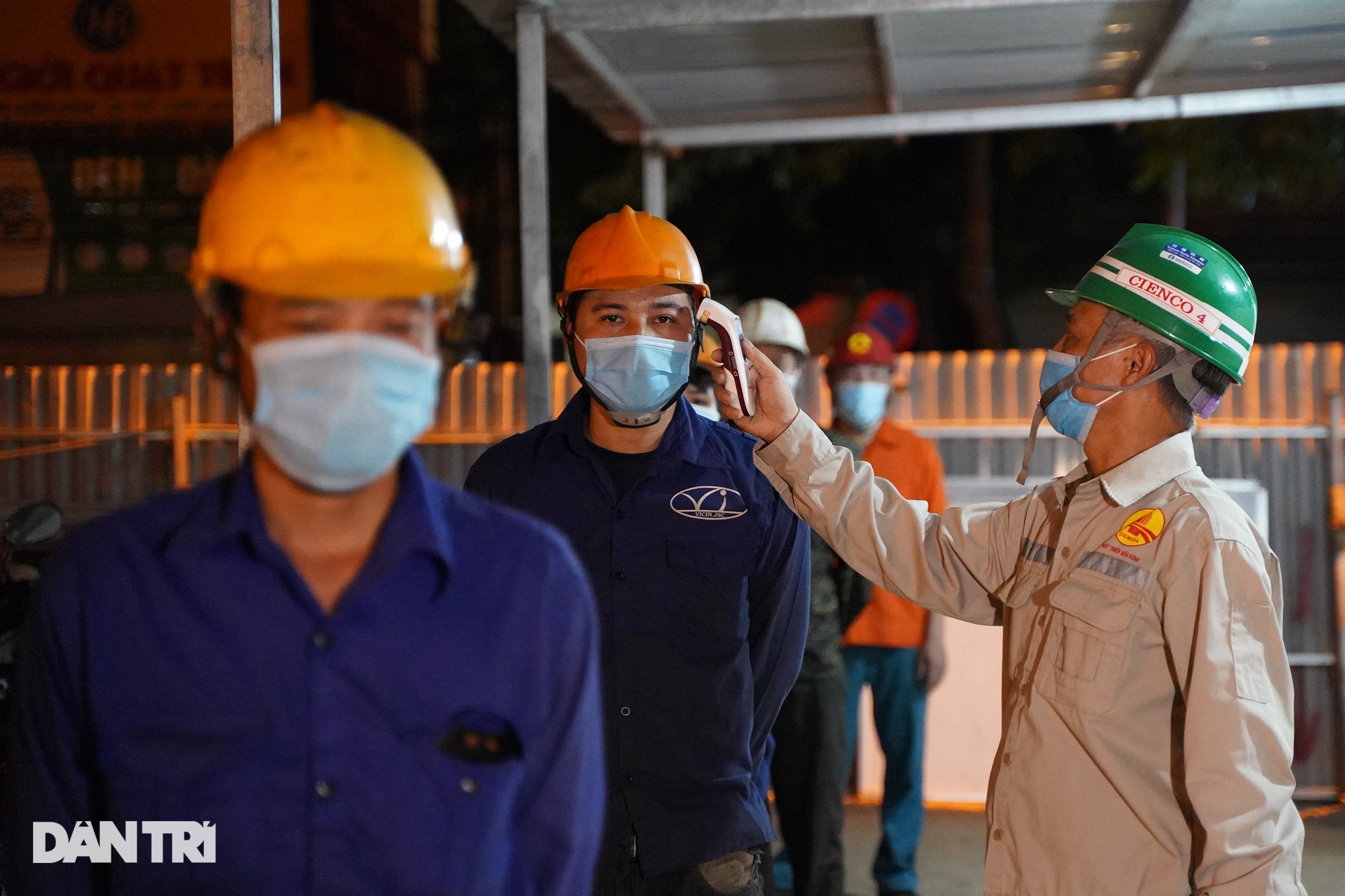 Công trường một cung đường 2 điểm đến gấp rút thi công trong mùa dịch - 2 Công trường một cung đường 2 điểm đến gấp rút thi công trong mùa dịch - 2