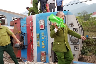 Lấy hộp đen tàu SE2 làm rõ nguyên nhân vụ tai nạn làm 3 người chết