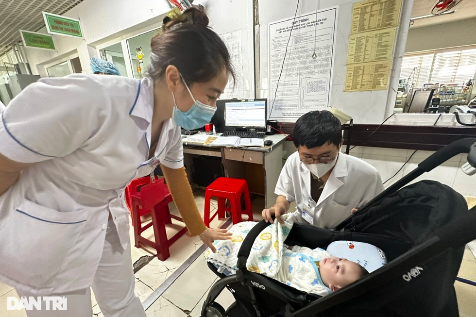 Cậu bé bại não hồi sinh kỳ diệu nhờ 54 bố mẹ mặc áo blouse trắng - 6