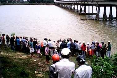 Đôi nam nữ nhảy cầu tự vẫn sau khi cãi nhau