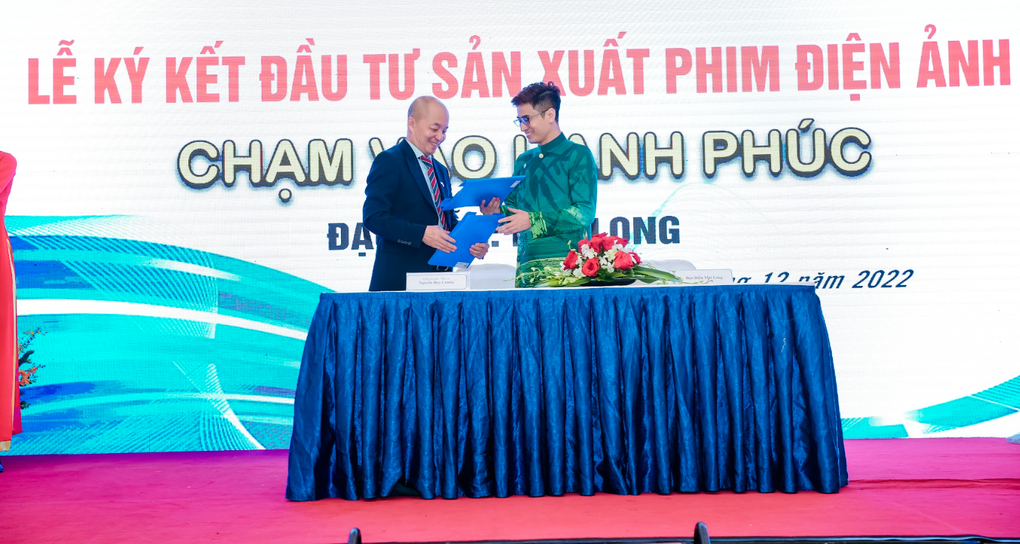 Lễ ký kết hợp tác sản xuất phim Chạm vào hạnh phúc phần 3 - 1 Lễ ký kết hợp tác sản xuất phim Chạm vào hạnh phúc phần 3 - 1