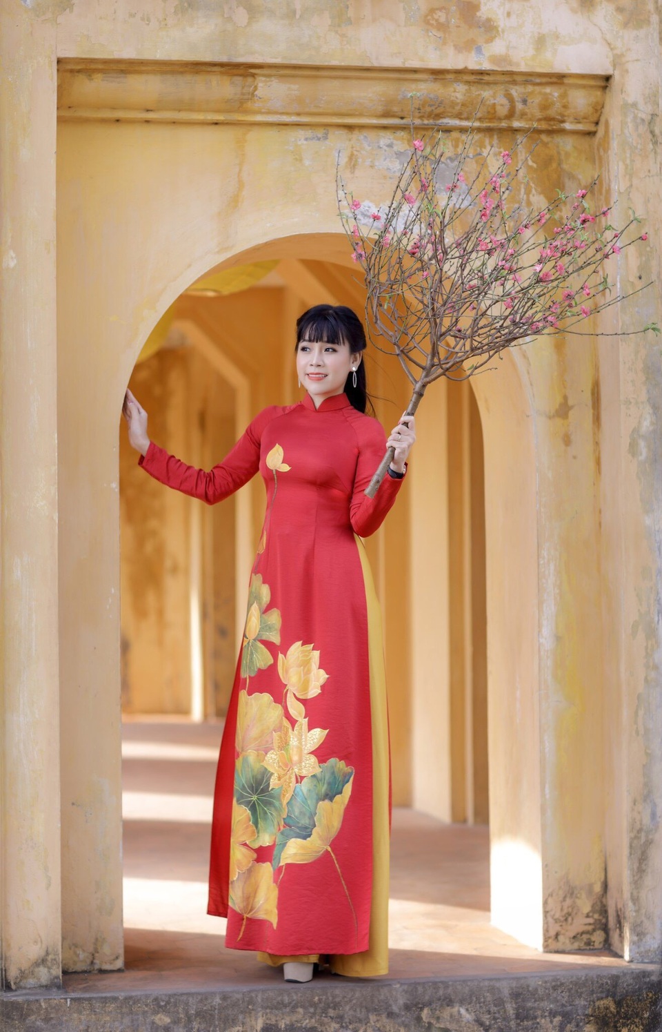 Hoa hậu Phạm Bích Thủy rạng rỡ du Xuân trong tà áo dài - 5 Hoa hậu Phạm Bích Thủy rạng rỡ du Xuân trong tà áo dài - 5