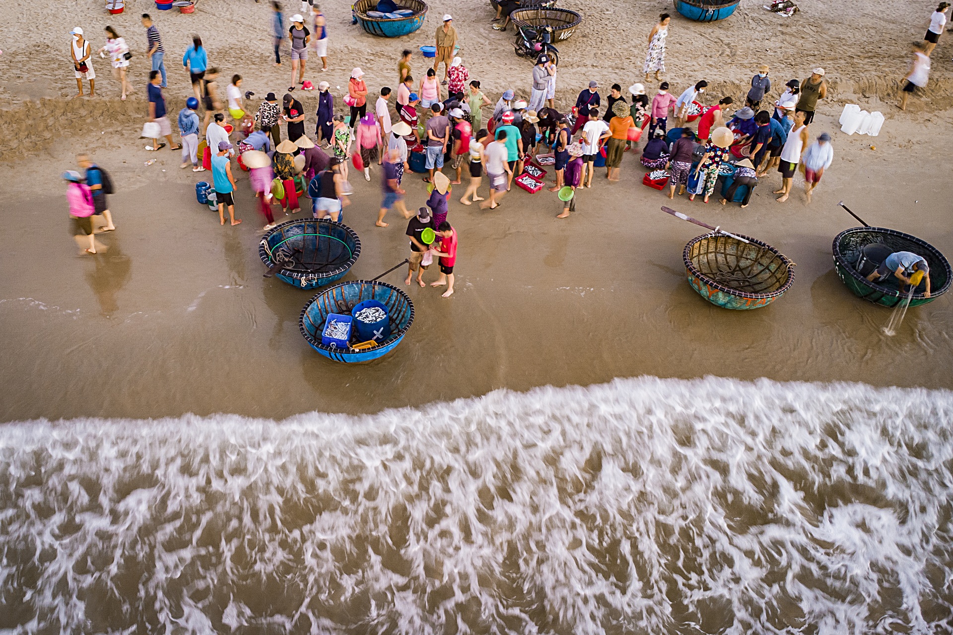 Explore Man Thai beach - Da Nang at dawn - 2