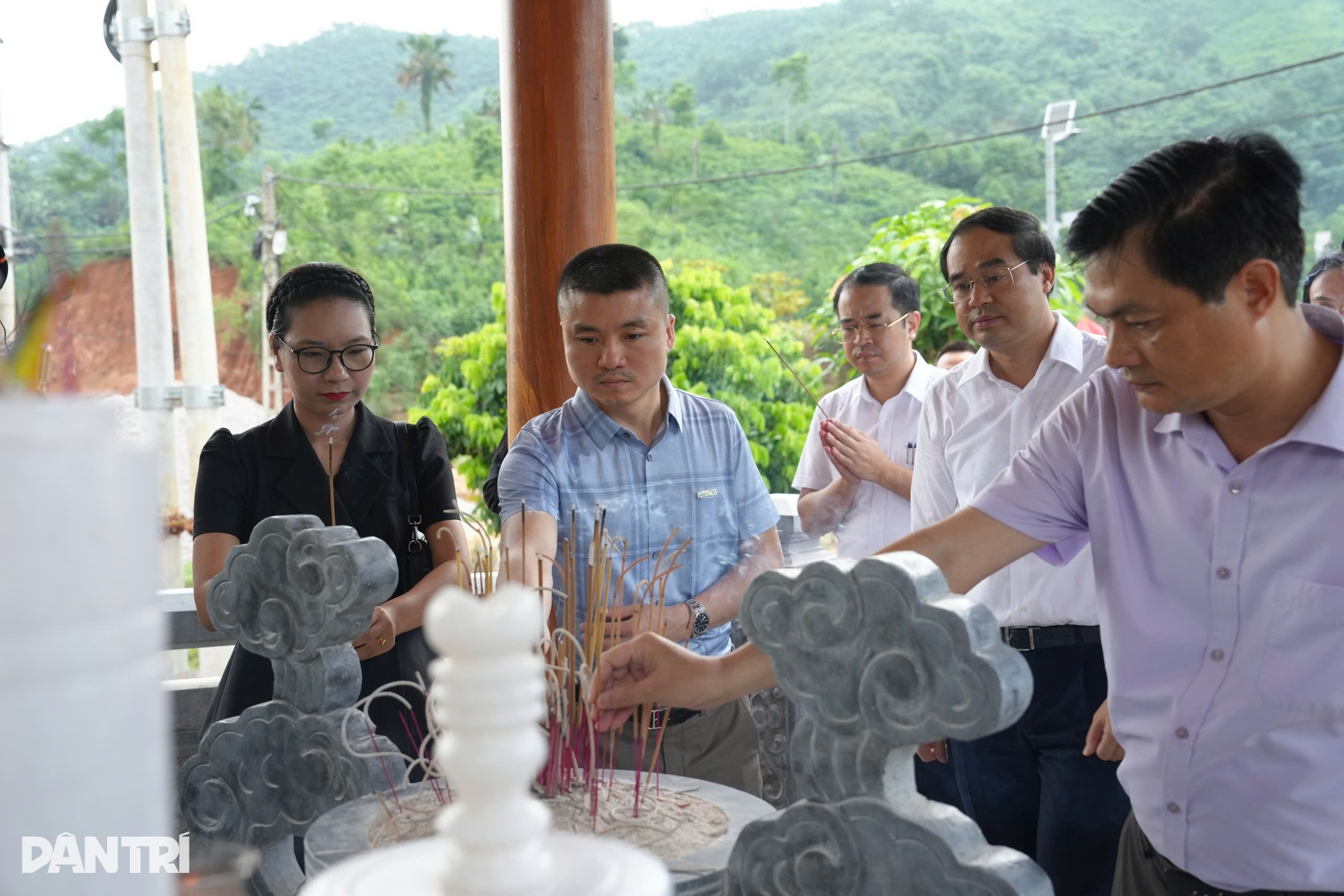 Khánh thành tuyến đường Làng Nủ, công trình xây dựng bằng cả yêu thương - 17 Khánh thành tuyến đường Làng Nủ, công trình xây dựng bằng cả yêu thương - 17