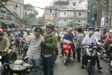 "Hiệp sĩ" Minh Tiến ra tay cứu cô gái Hà thành