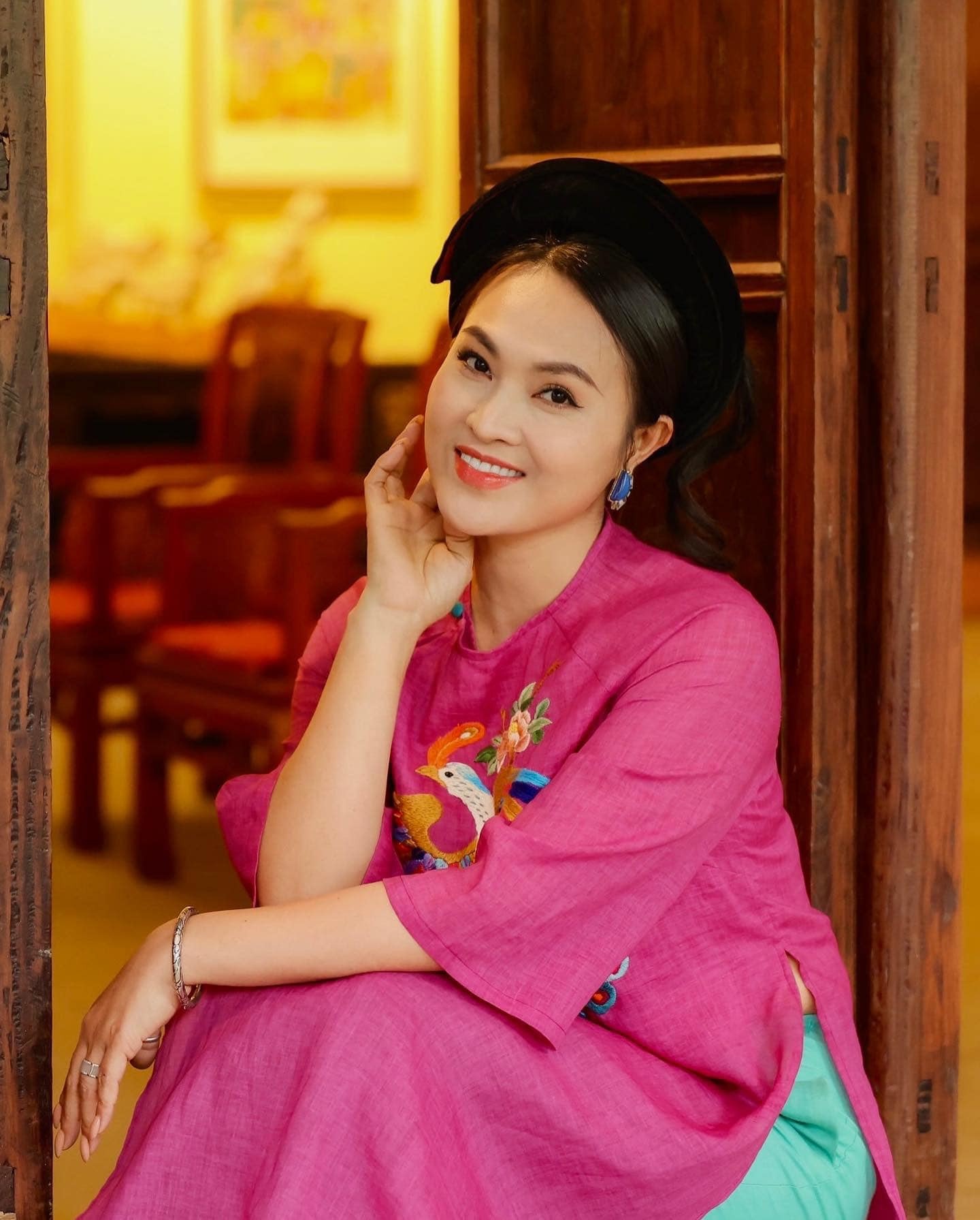 Hoài Thu - Lê Hùng: Cặp vợ chồng là NSND, lệch 32 tuổi vẫn hạnh phúc - 1