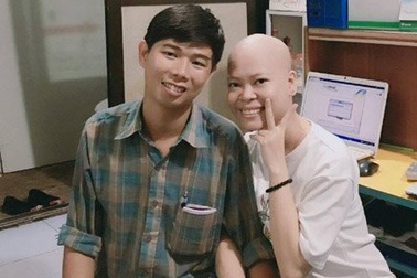 Xúc động chuyện tình 7 năm của cô gái ung thư máu