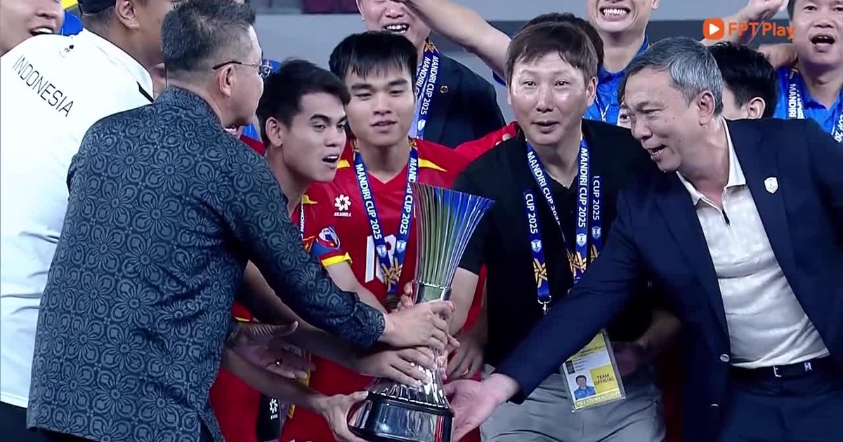 Video: Đánh bại Indonesia, U23 Việt Nam lần thứ 3 vô địch U23 Đông Nam Á | Báo Dân trí