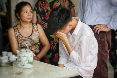 Lời kể đẫm nước mắt của con trai nữ lao công bị “xe điên” đâm tử vong ở Hà Nội