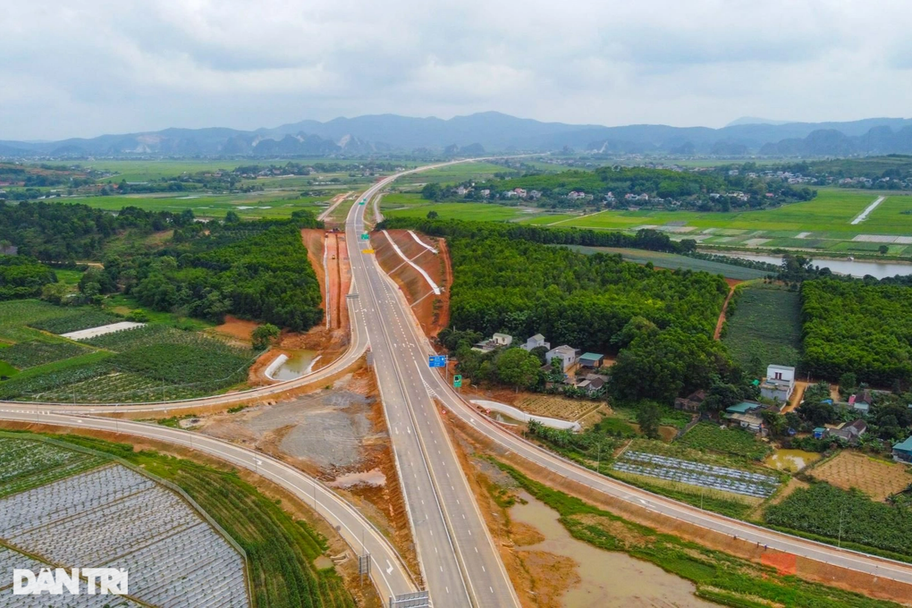 Thủ tướng yêu cầu giải trình việc thi công cao tốc làm hỏng đường dân sinh - 3 Thủ tướng yêu cầu giải trình việc thi công cao tốc làm hỏng đường dân sinh - 3