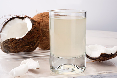 Uống 2 quả dừa, bạn phải đi bộ 45 phút để đốt cháy hết