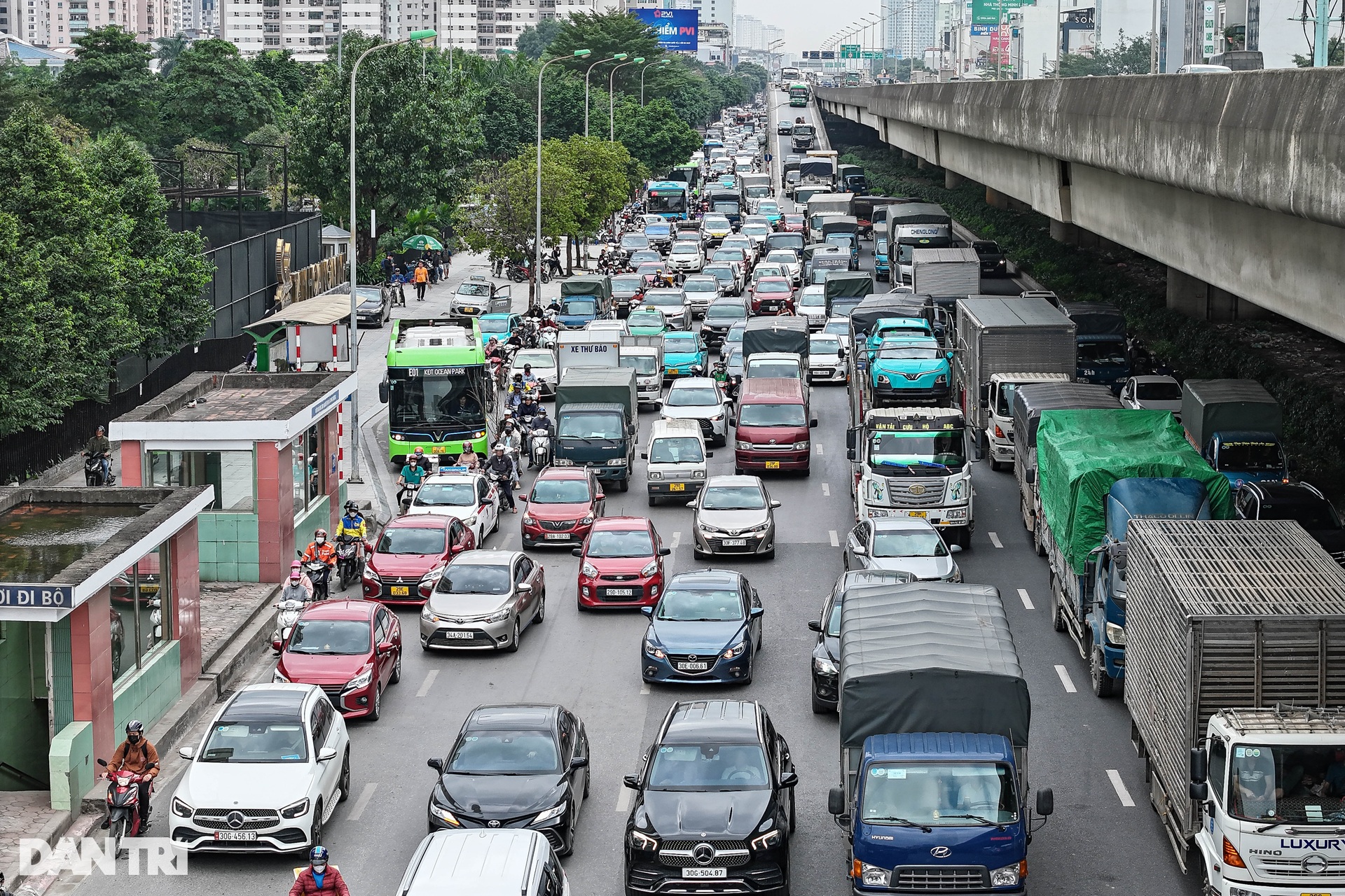 Đường phố Hà Nội những ngày cận Tết: Ùn tắc từ sáng đến tối? - 5 Đường phố Hà Nội những ngày cận Tết: Ùn tắc từ sáng đến tối? - 5