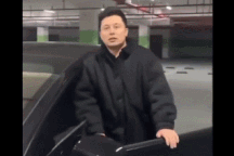 Chàng trai trở nên nổi tiếng khắp cộng đồng mạng vì giống hệt Elon Musk